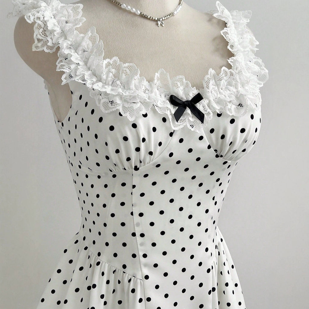 Vestido corto de lunares con volantes y lazo