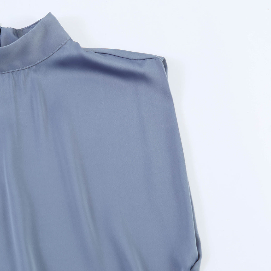 Blusa Azul Satinada con Encaje sin Mangas