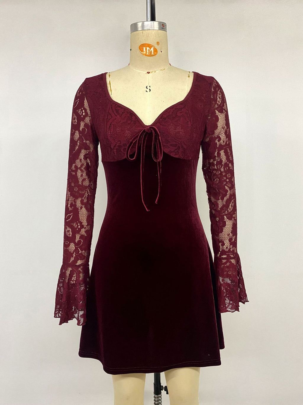 Mini Vestido Terciopelo Encaje Burdeos Gótico Vampira Manga Larga Cuello Cuadrado