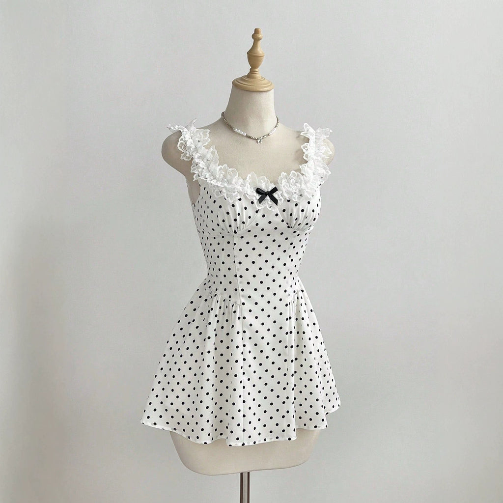 Vestido corto de lunares con volantes y lazo