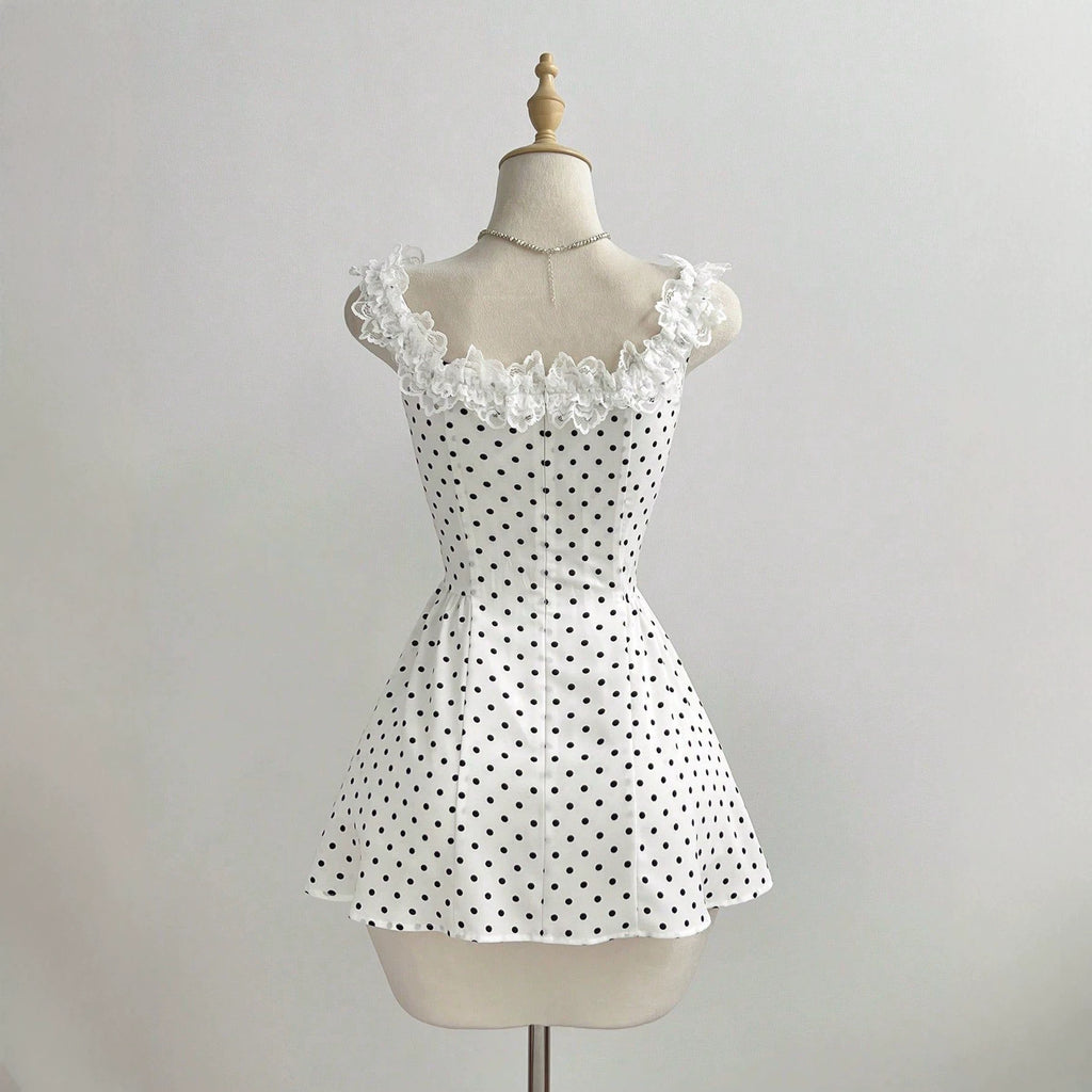 Vestido corto de lunares con volantes y lazo