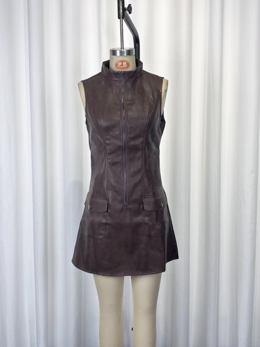 Vestido Corto Bodycon Cuero Cremallera Escote V Sin Mangas
