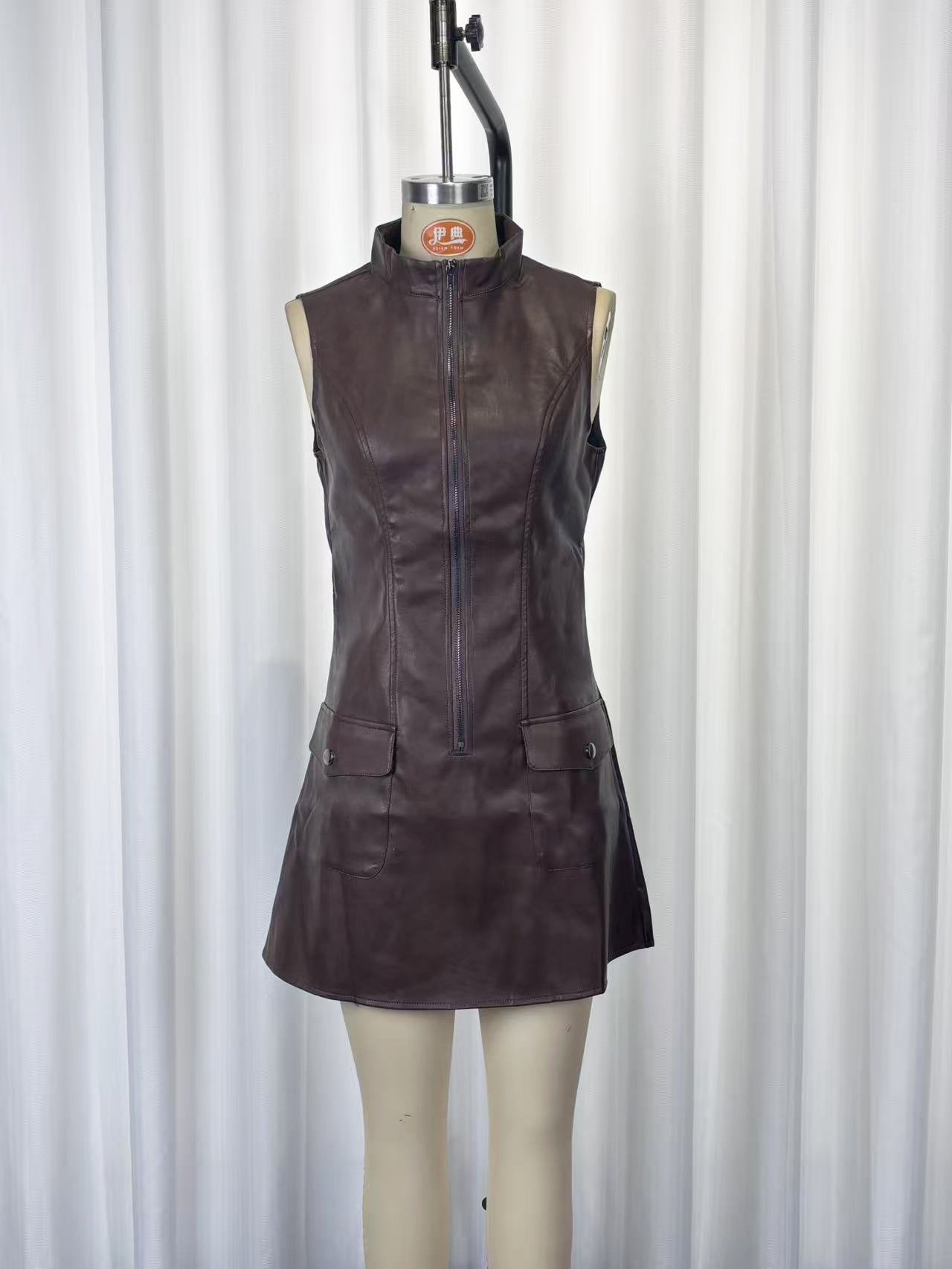 Vestido Corto Bodycon Cuero Cremallera Escote V Sin Mangas