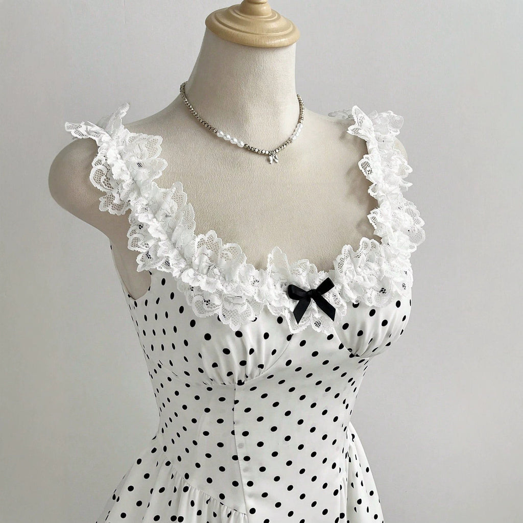 Vestido corto de lunares con volantes y lazo