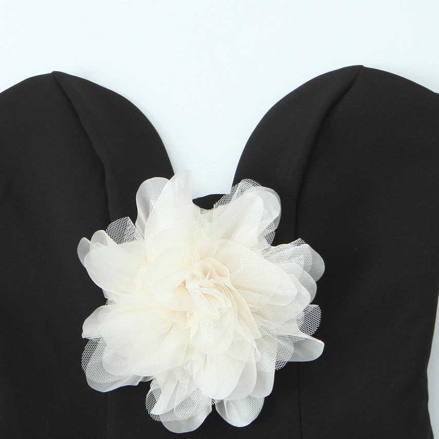 Spicy girl contrasting flower strapless top