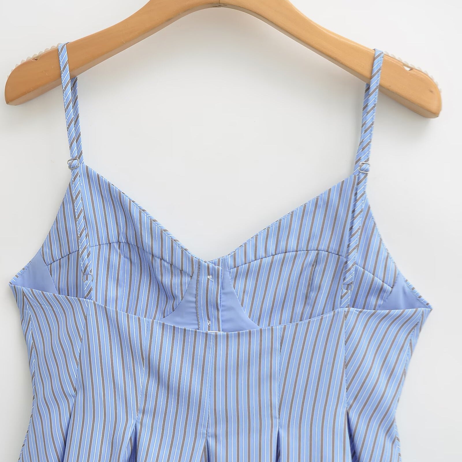 Top de Tirante con escote V y volante
