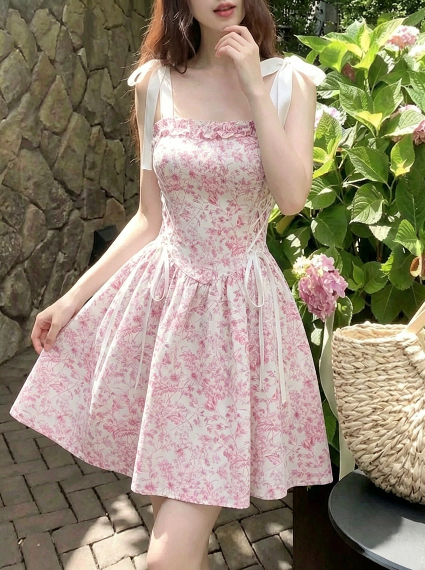 Vestido Floral corto con lazos en los hombros
