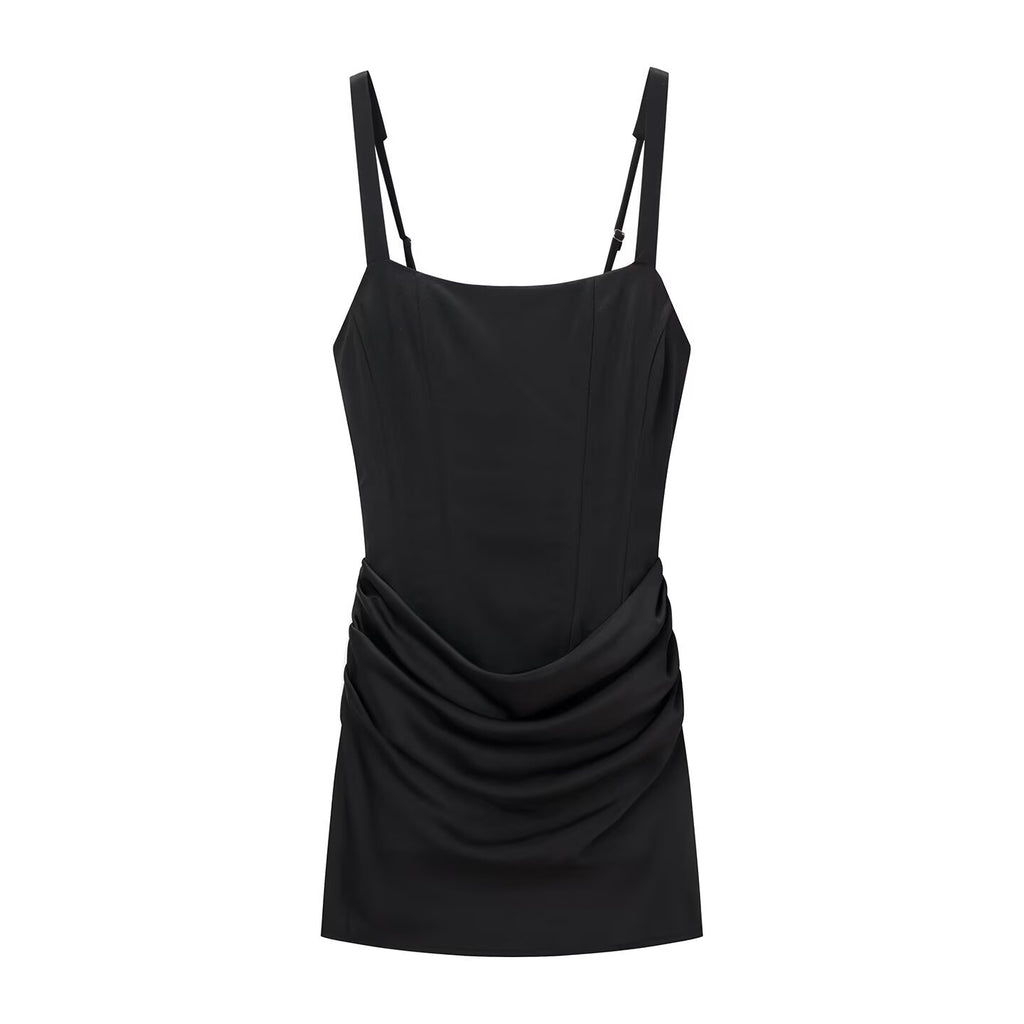 Vestido sin mangas ajustado con pliegues y falda corta