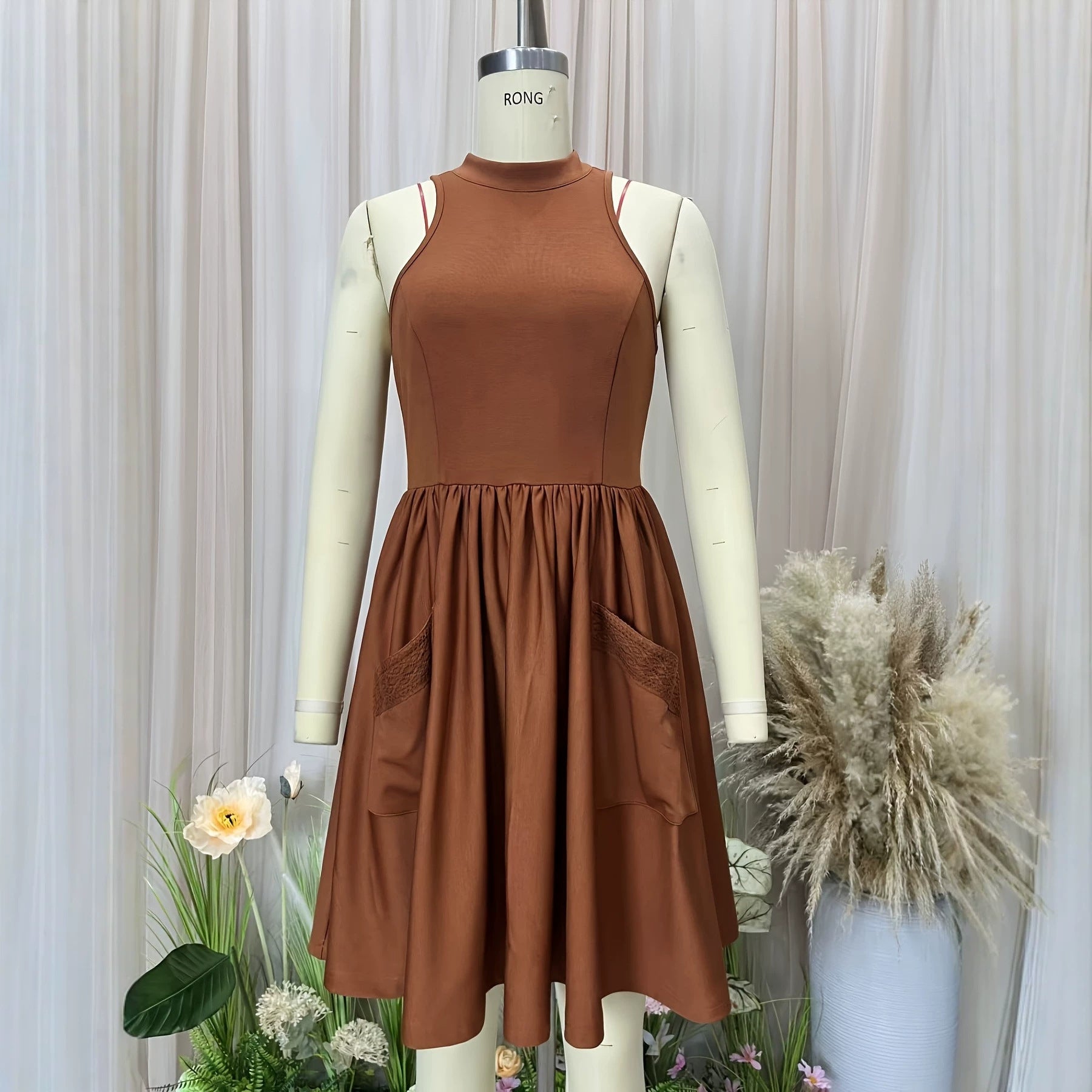 Vestido sin mangas con escote colgante