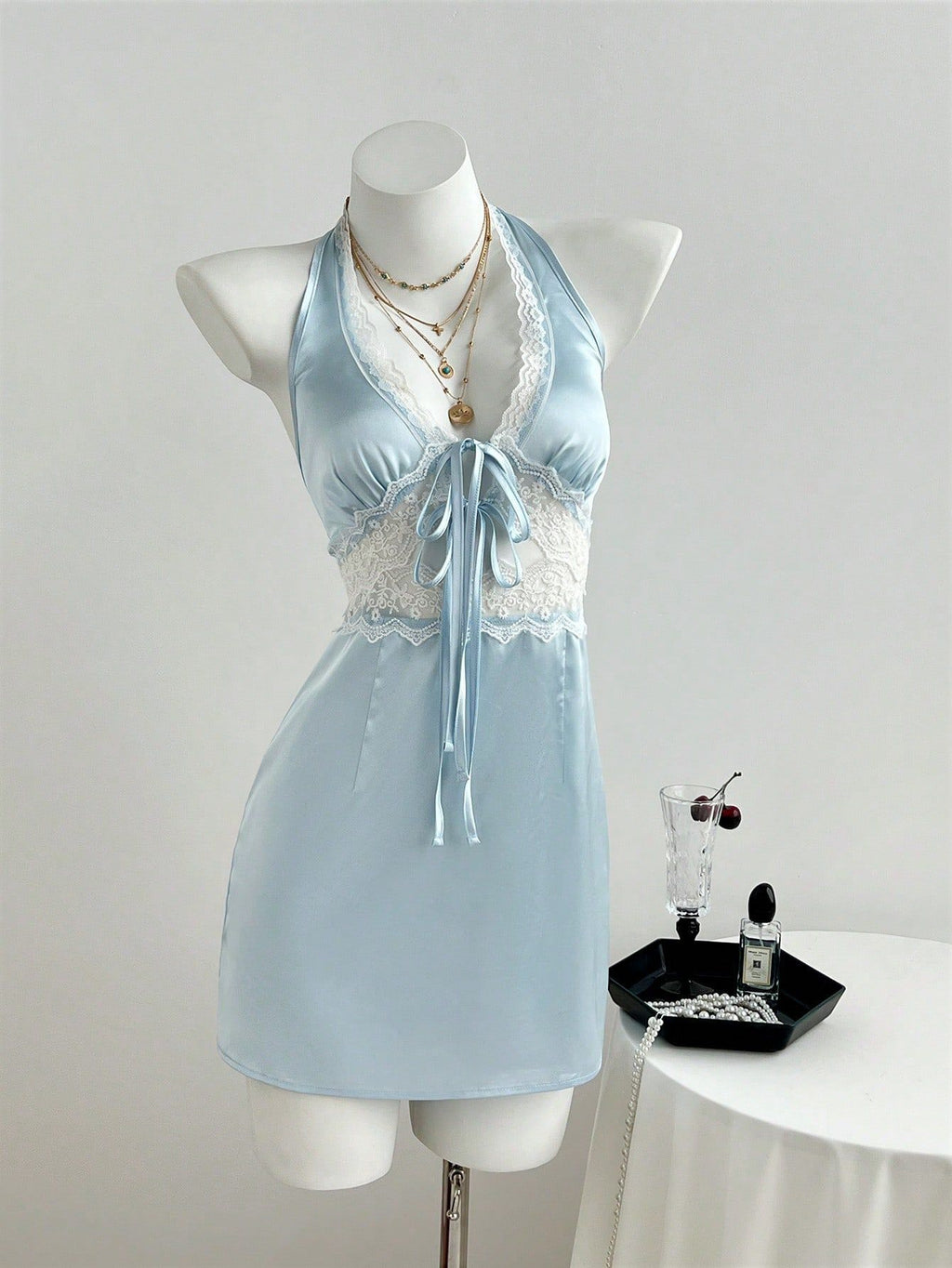 Vestido Satinado corto con escote V