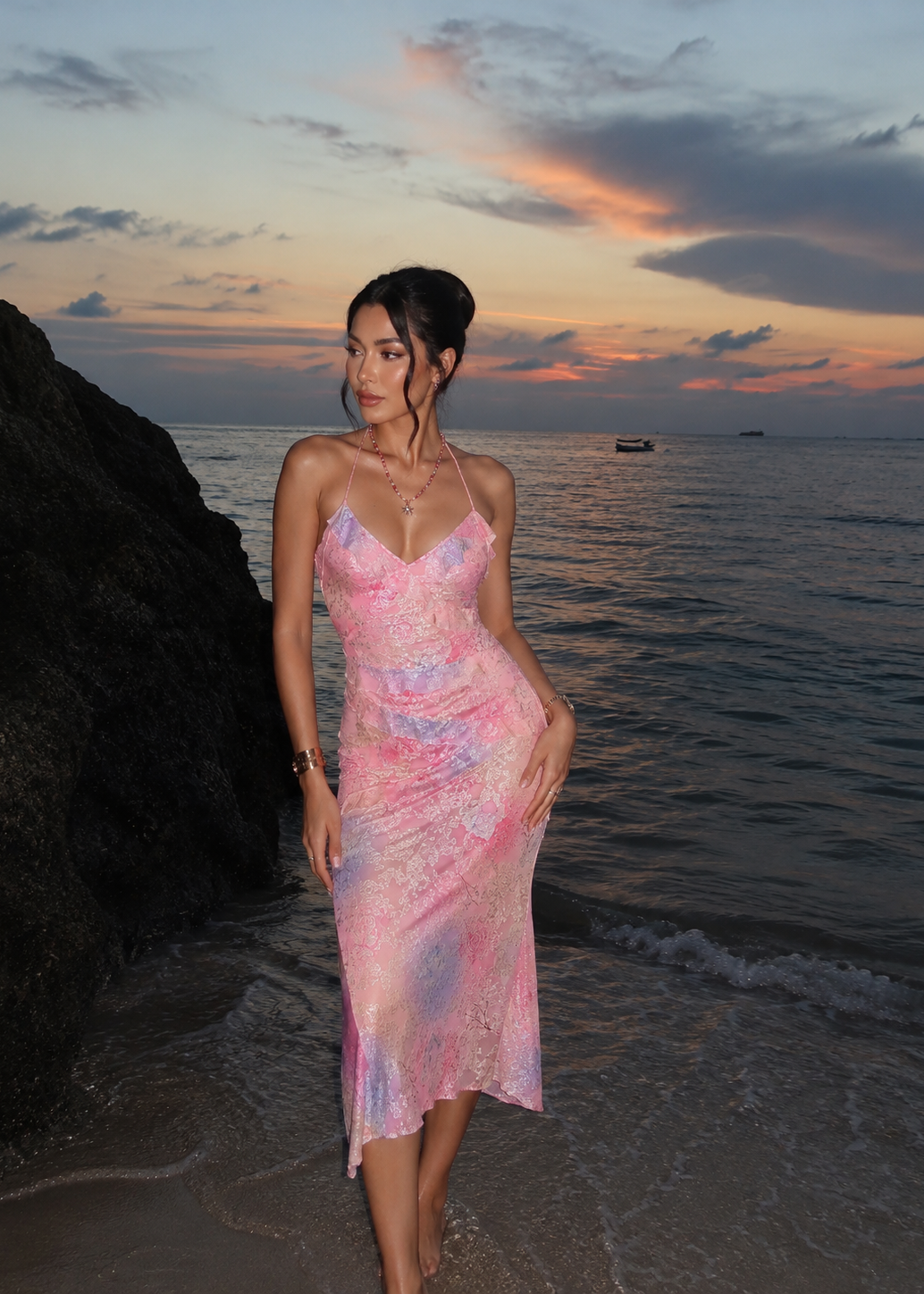 Vestido largo floral con tirantes