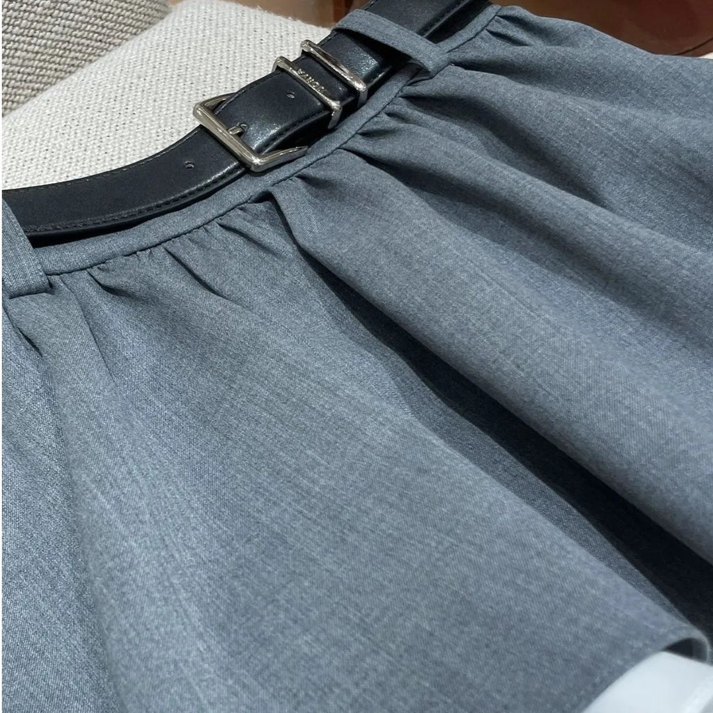 Falda colegiala con volante gris